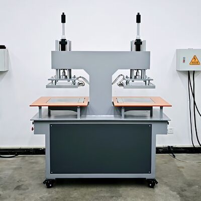 Harga yang bagus KY-0205 Mesin Embossing Garmen Hidrolik Kepala Ganda dengan Kontrol Suhu Yang Tepat dan Panel Kontrol Digital Tekanan Dapat Disesuaikan on line